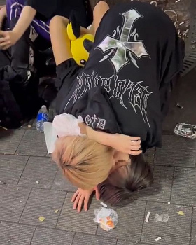 【動画】トー横キッズまんさん(15)、路上で交尾してるのを撮られるｗｗｗｗｗｗｗｗの画像