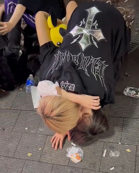 【動画】トー横キッズまんさん、路上で交尾してるのを撮られるｗｗｗｗｗｗｗｗの画像