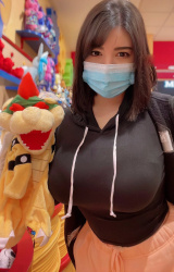 【朗報】白人コスプレイヤーさん、工●すぎてしまうwwwwwwwwの画像