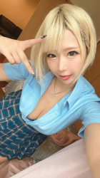 【画像】Hカップ大きめヒップ金髪ギャルの自撮りがシコすぎるwwwwwの画像