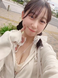 【動画】歩きながら乳を出すJ●が撮られるｗｗｗｗｗｗｗｗｗｗｗｗの画像