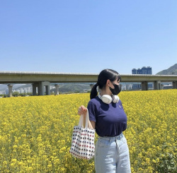 【画像】デカ●イまんさん「ねー見て見てこの綺麗なタンポポ畑！」ﾊﾟｼｬｯの画像
