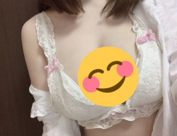 【朗報】オーバーサイズ専門ランジェリーブランド、モデルが最高にフェチｗｗｗｗｗｗｗｗｗｗｗｗの画像