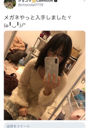 【悲報】オタサーの姫(18)、極太ディルドが自撮り写真に映り込んだ結果wwwwwの画像