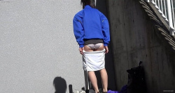 【画像あり】ジャージ姿の女性さん、競技場でお着換えしてしまうの画像