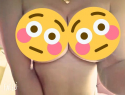 【動画】産後ママさん(23)、おっぱいから母乳が止まらないｗｗｗｗｗｗｗの画像