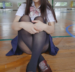 【画像】グラドルさん、水着が食い込みマンスジ見えてるｗｗｗｗｗｗの画像