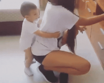 【悲報】JKにえっちなイタズラをする3歳児ｗｗｗｗｗｗｗｗｗｗの画像