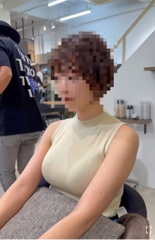 【悲報】まんさん「この写真と同じ髪型にして下さい」美容師「おかのした」の画像