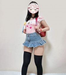 【悲報】ランドセルでJS女児コスしたＸ女子、なぜか叩かれまくるwwwwwwwwwwwwwwwwの画像