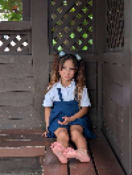 【画像】一日３本しか来ないバス停でこんなのと二人っきりで5時間待ちだったら？の画像