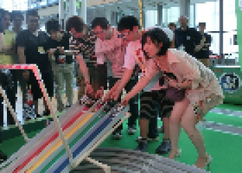 【画像】セクシー美女が「ミニ四駆大会」に出場した結果ｗｗｗｗｗｗｗｗｗｗｗｗｗｗの画像