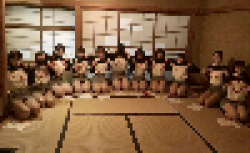 【画像】クラスの女子高生たちがおっぱいで慰めてくれるｗｗｗｗｗの画像