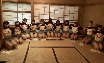 【画像】クラスの女子高生たちがおっぱいで慰めてくれるｗｗｗｗｗの画像