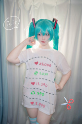 【画像】美少女コスプレイヤーさん「25,000いいねでおっぱい出します！」…結果ｗｗｗｗの画像