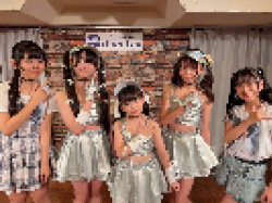 【アカン】８歳の地下アイドル爆誕「チェキ撮れるけど20時までです！」にオタク困惑…の画像