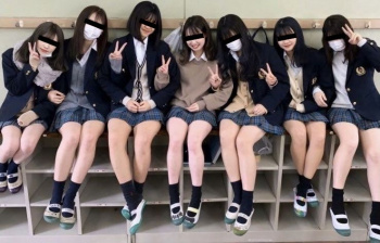 【ﾑﾁﾑﾁ】むちむちエッチなJK集団、ふともも展覧会を開いてしまうｗｗｗｗｗｗｗの画像