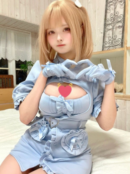 【画像】人気コスプレイヤーさん、イタリア王家のパーティーに招待されるｗｗｗｗｗの画像