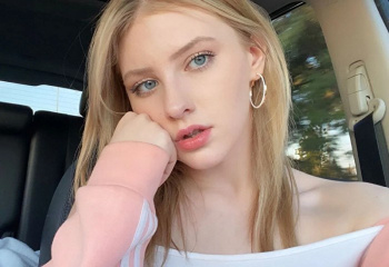 【画像】お前ら「洋モノはムリ」エチエチ白人まんさん「オッパイ揉ム？？」の画像