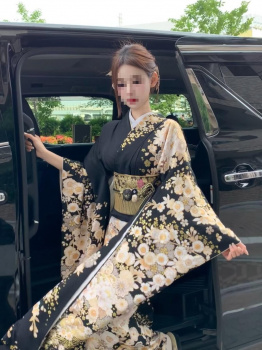 【画像】お金配り美人女性、ウッカリ正体を表してしまうｗｗｗｗｗｗｗｗｗの画像