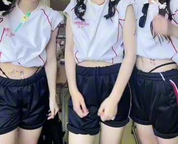 【悲報】最近のＪＫさん、痴女みたいなファッションをしてしまうの画像