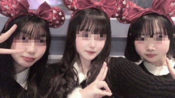 【画像】なぜか一番右のJKを必ず選んでしまう写真ｗｗｗｗｗｗｗの画像