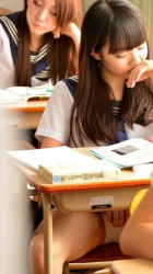 【画像】最近のJK、パンチラを気にしないの画像