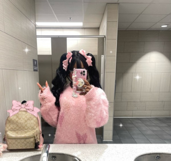 【画像】ゆめかわ黒ギャル「Kawaiiを集めたからお部屋とお洋服見て～?」の画像