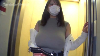 【動画】お、おっぱい娘が街を歩いている！！う、うわぁぁぁぁぁぁぁああ！！の画像