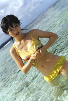 【画像】嗣永桃子って意外と良い身体だったよなの画像