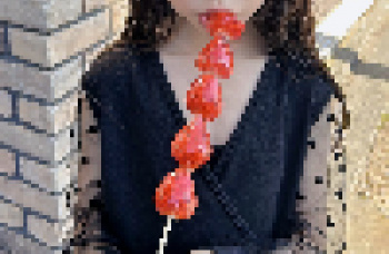 【悲報】小３モデルちゃん、●●をいやらしく咥える写真を親に撮られる…の画像