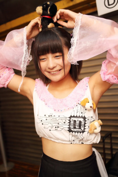 【画像あり】女子中学生「アタシの腋でシコシコしてぇ～ん?」の画像