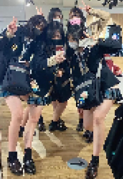 【画像あり】横浜のJKのスカート丈生で見たことない奴wwwの画像