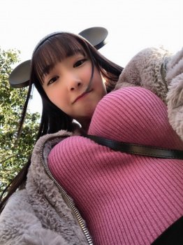 【画像】おっぱいの主張が強い女の子の画像
