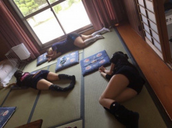 【画像】運動後の部活JKの部屋、臭そうの画像