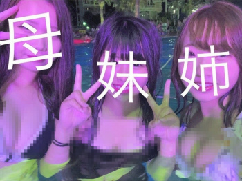 【画像】ナイトプールに来た母娘、おっぱいまで遺伝ｗｗｗｗｗｗの画像