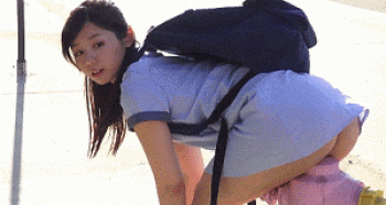 【画像】グラドルさん(20)、ま◯こに突起物が当たってビクッと感じちゃうｗｗｗｗの画像