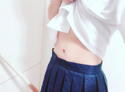 【画像】JKだけどおヘソ撮ったから見ての画像