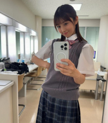 【画像】小倉優子(43)「閉経したけど学生服着てみた」の画像