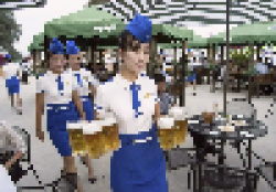 【画像】北朝鮮のビアガール、ほぼ昭和の画像