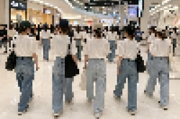 【画像】最近のまんさん、ガチで全員この格好してるwwwwwwwwwの画像