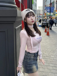 【画像】身長145cmの女の子がこんなおっぱいしてるって反則じゃね？の画像