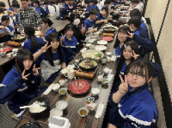 【画像あり】一軍ＪＫさん、修学旅行の集合写真でも可愛すぎるの画像