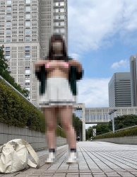 【画像】ムッチリ女子さん、都庁前で露出ポ□リｗｗｗｗｗｗｗｗｗｗｗｗの画像