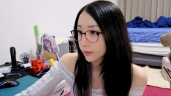【画像】人気配信者のksonさん、配信時と無加工写真で顔が違い過ぎるの画像