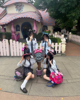【画像】ディズニーで遊ぶＪＫ、おっぱいが一番はしゃいでしまうｗｗｗｗｗｗｗｗｗの画像