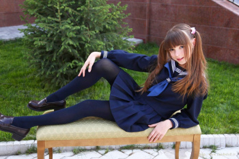 【画像あり】ロシアのＪＳ(12)に日本のセーラー服着せてみた結果ｗｗｗｗｗｗｗｗｗｗの画像