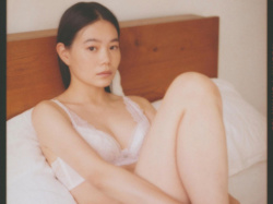 山本奈衣瑠さん画像集36枚【ヌード】の画像