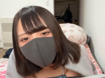 【ライブチャット・素人オナニー・浮気したい？】《配信》ガチしろーと！アイドル顔のぐうカワきゃわいい子、寝そべりびにゅう谷間チラ見せパイパイちくびきれいなおしり見せつけえろ挑発の生配信！《配信》の画像