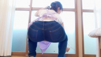 新村あかり　家事代行おばさんはドスケベビッチに豹変しちゃう中出しの快楽を求めて寝取られSEX〜の画像